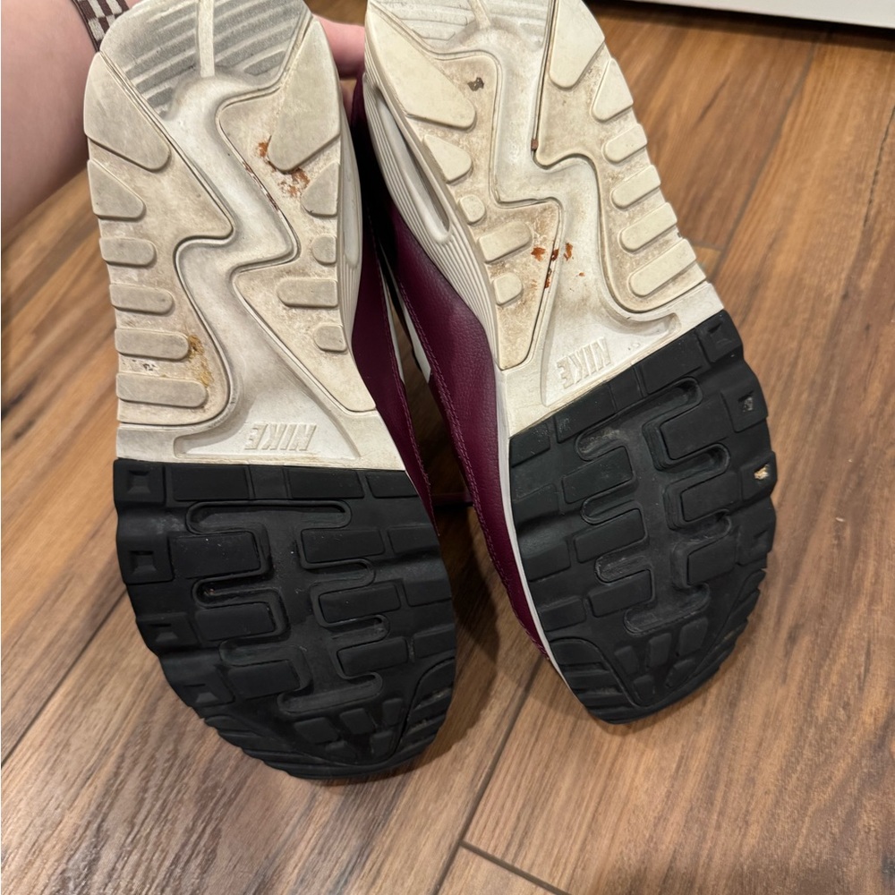Nike Men's Maroon Athletic Sneakers with White Swoosh - Picture 6 of 6